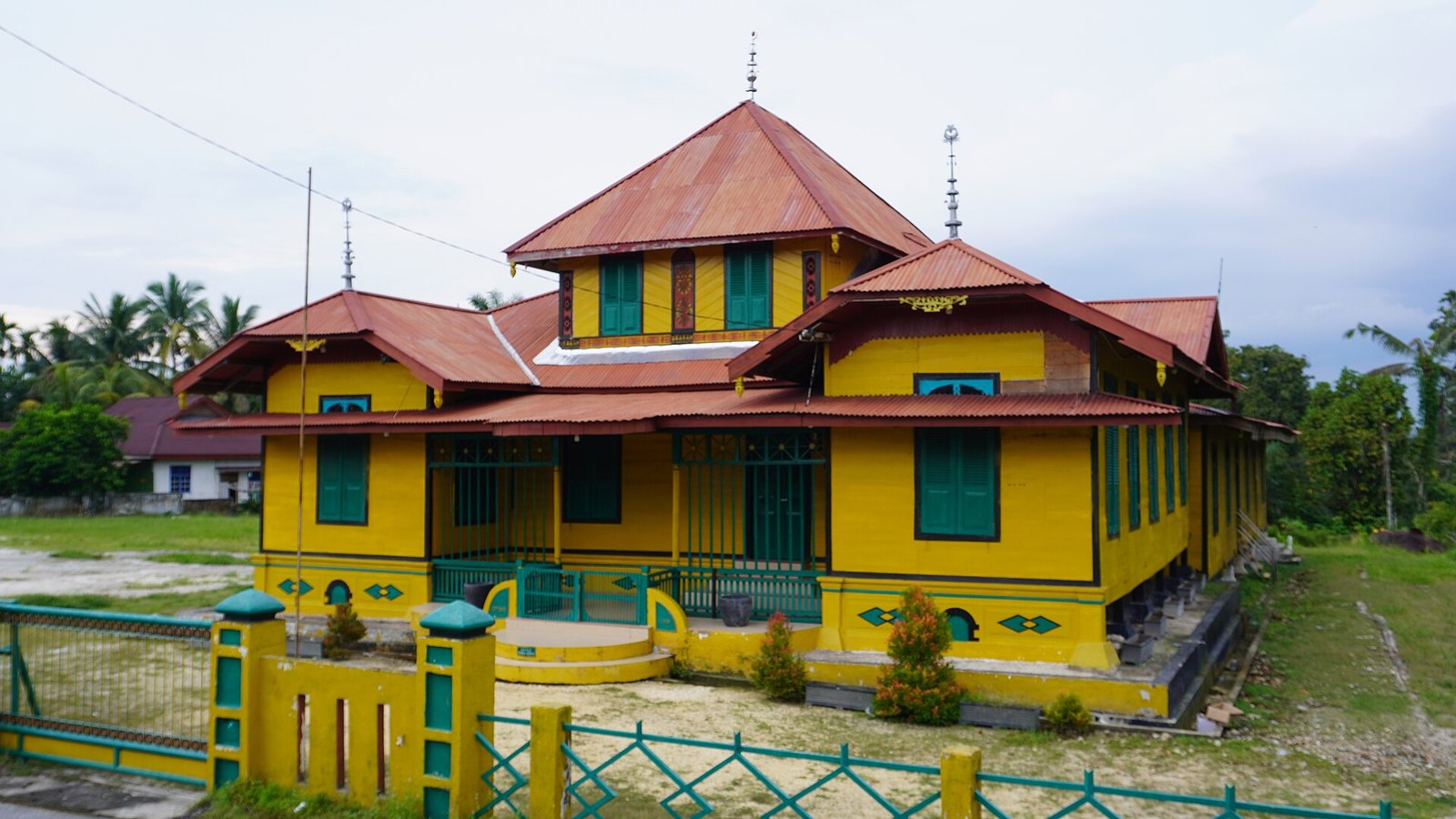 Istana Bersejarah Gunung Sahilan